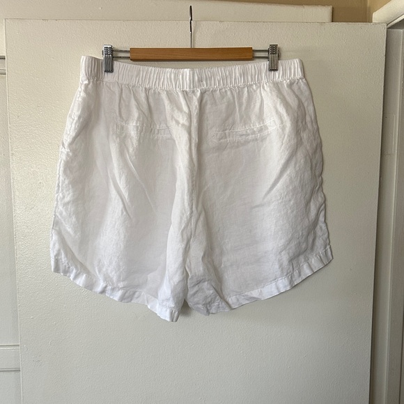 Tahari Women's Crisp White Athletic Shorts - Picture 5 of 6